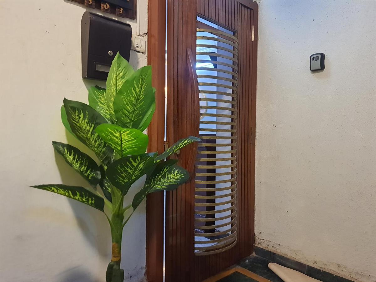 Osi Apartments Perry Cross Bandra West Мумбаи Экстерьер фото